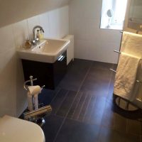 Nice clean modern bathroom